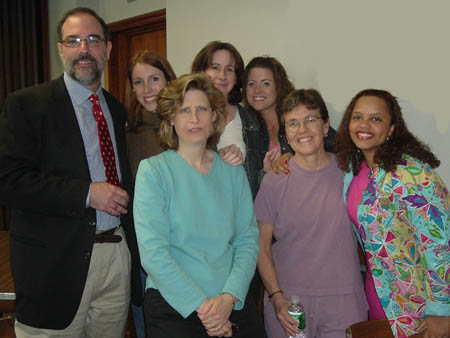 Medicina Natural de la Madre Tierra: El Sr. Peter D'Adamo con la medicina del grupo sanguneo con enfermeras en su clnica en Wilton cerca de Nueva York