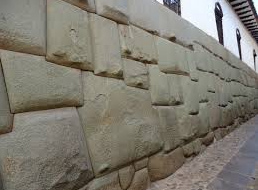 Cusco, one of the walls
                          with cut stones in the center - cut by
                          extraterrestrials