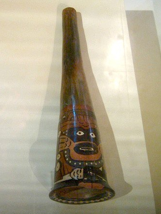 Nasca culture, trumpet with a face of a
                            god on it (extraterrestrial of former
                            times)