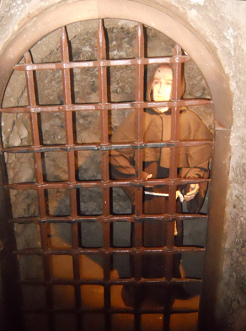 Torture method with a detention in a
                            mini cell