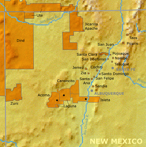 Karte mit Neu-Mexiko mit den Regionen der
                Primrnationen der Acoma, Zuni, Dine, Apachen etc.