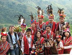 Igorots
                      in Banaue in Ifugao mit Tracht