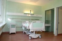 Cuarto en un
                        hospital en color verde del mar, tiene un efecto
                        aclarante en general