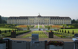 The
                          nobles never had any problem getting a flat.
                          Example is here the castle of Ludwigsburg in
                          Germany