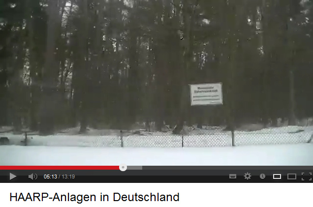 Schild am Zaun: Militrisches
                                  Sperrgebiet. Vorsicht
                                  Schusswaffengebrauch