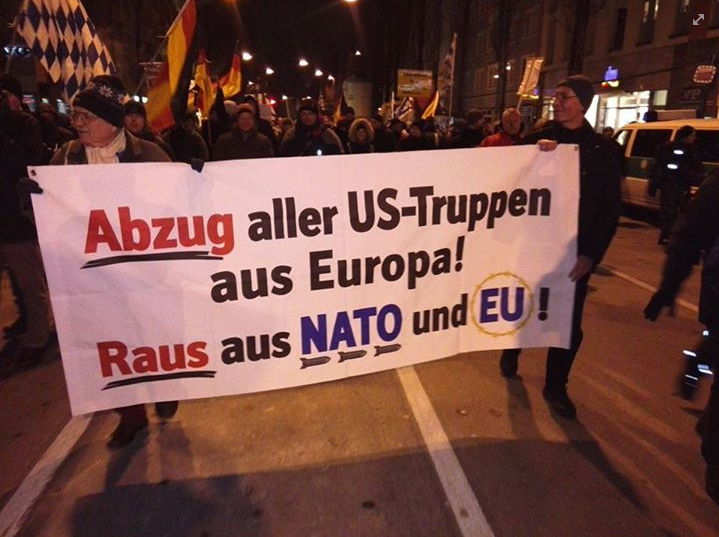 Demonstration in Deutschland
                              "US"-Truppen raus aus
                              Deutschland! Deutschland raus aus NATO und
                              EU!