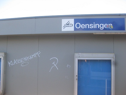 Antifa Schweiz in
                      Oensingen am 3.1.2026: behauptet immer noch
                      "Klassenkampf" mit Hammer und Sichel