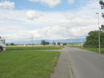 Corcelles: Route des Grands Longs Champs
                          06, Bahnbergang offen