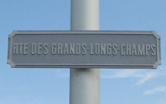 Corcelles: Route des Grands Longs Champs
                          12, Strassenschild Nahaufnahme