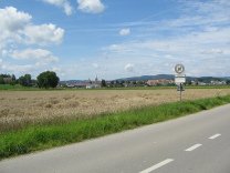 Corcelles, Route des Grands
                                    Longs Champs, Verkehrsschild
                                    "Nchste Ortschaft
                                    Payerne"