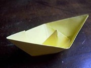 Papierfaltkunst "Origami":
                          Schiff