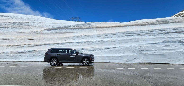 Klimawandel retour am Gotthardpass am
                              29.5.2024: mit ca. 6m Schnee 01